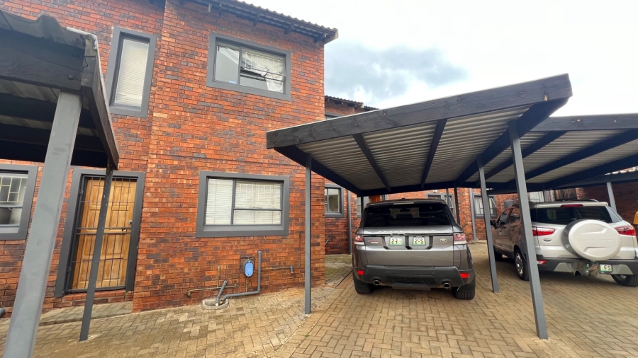 2 Bedroom Property for Sale in Langenhovenpark Free State